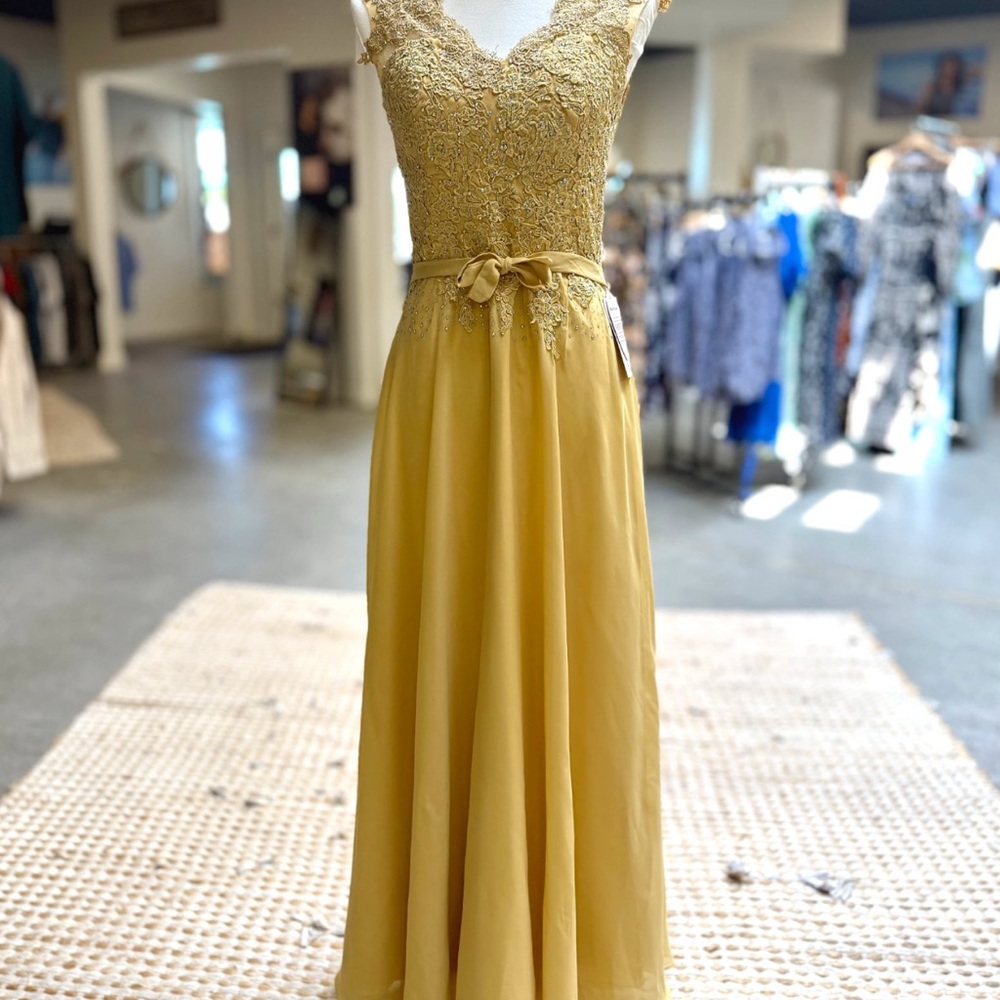 Chic Gold Lace Maxi Dress